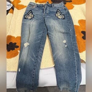 Lucky Brand high rise taper jean in a size 8. Like new. Cute butterfly details.